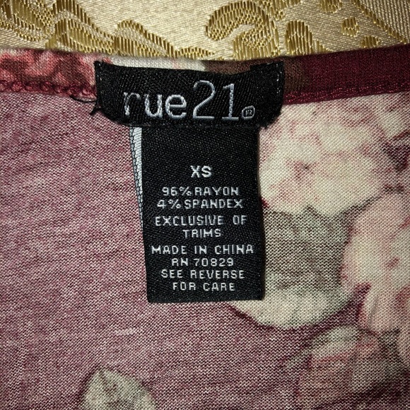 Floral Keyhole Sleeve Blouse - Picture 4 of 4